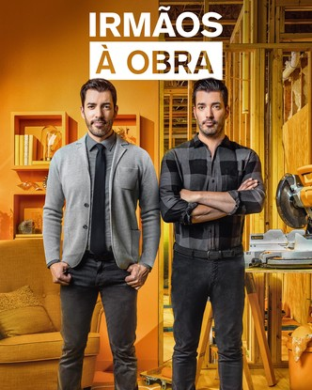 Siga os talentosos irmãos Jonathan e Drew Scott enquanto eles ajudam famílias a realizar seus sonhos transformando casas simples em verdadeiros lares dos sonhos. Prepare-se para inspirar-se em design, decoração e renovação.